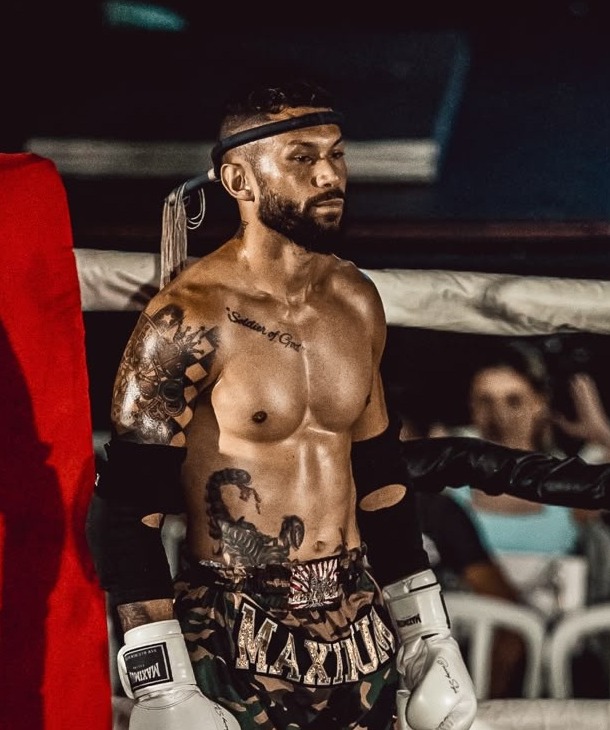 Tiago Telles, professor de Muay Thai
